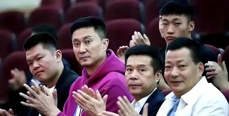 乐鱼体育官方网站-广东今日早报!陈老板深夜约谈杜锋,萨林杰或被裁,小崔提前复出