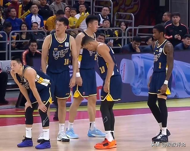 乐鱼体育-广东怎么冲冠?2战上海北京狂输71分 全队合计三分60投14中