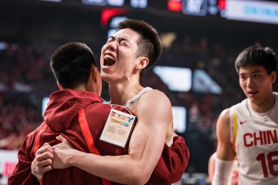 乐鱼体育官方网站-落后11分完成逆转!中国男篮两连胜,掌握主动权,首支出线队诞生
