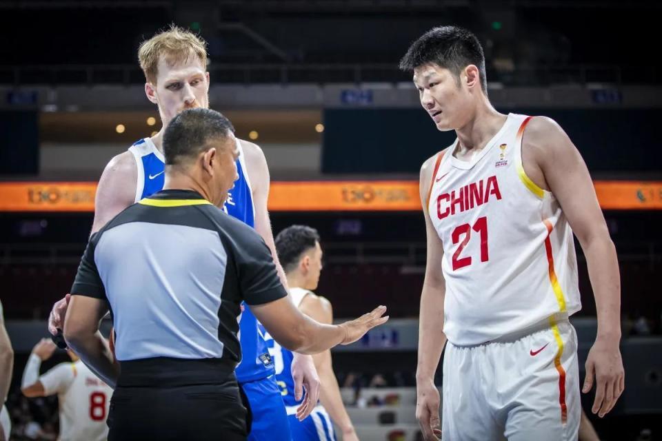 乐鱼体育官方网站-落后11分完成逆转!中国男篮两连胜,掌握主动权,首支出线队诞生