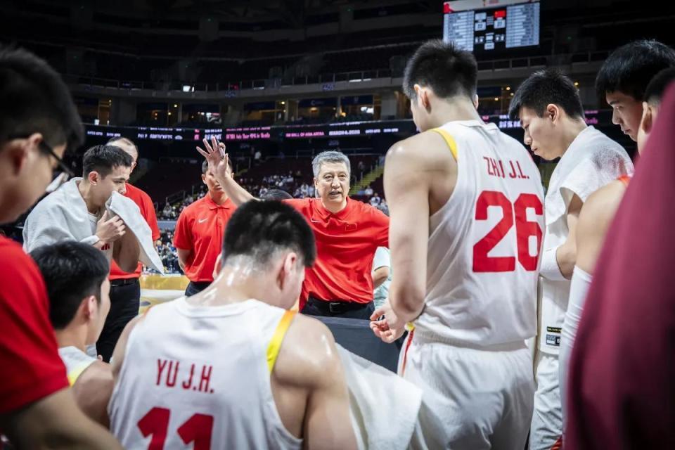 乐鱼体育官方网站-落后11分完成逆转!中国男篮两连胜,掌握主动权,首支出线队诞生