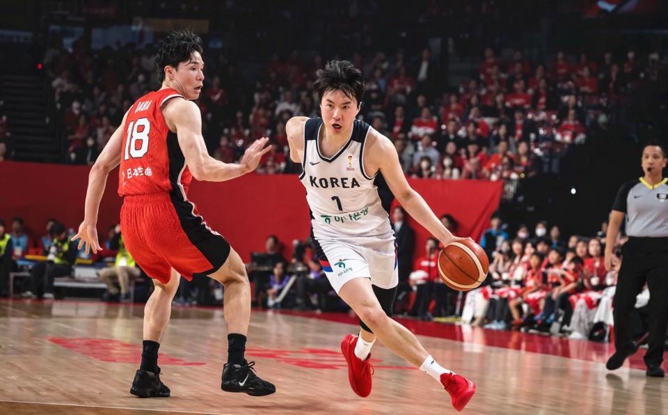乐鱼体育官方网站-落后11分完成逆转!中国男篮两连胜,掌握主动权,首支出线队诞生