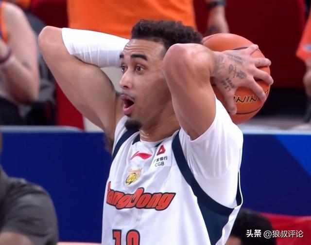乐鱼体育-CBA排名:上海稳居第一 四队争前4白热化 季后赛尾班车名额最惨烈