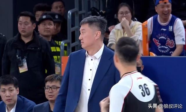 乐鱼体育-CBA排名:上海稳居第一 四队争前4白热化 季后赛尾班车名额最惨烈